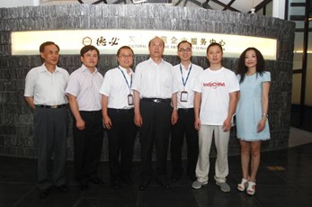 厉无畏主席与6686体育官网首页领导及园区企业代表合影